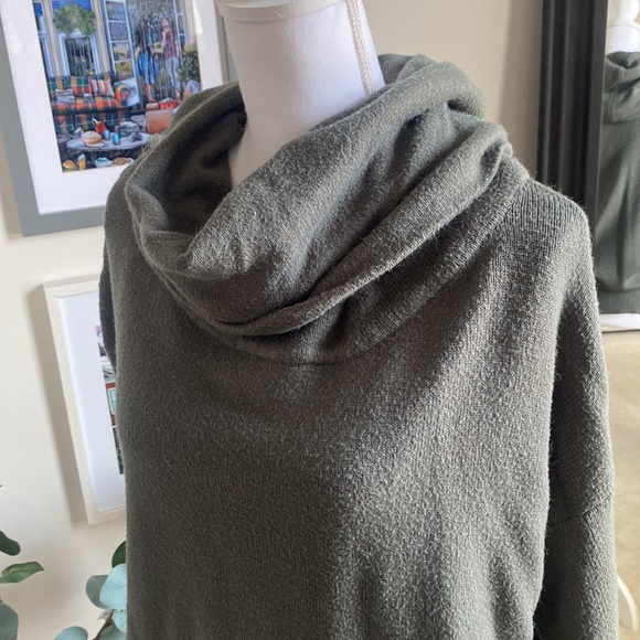 ⏰ Poof - turtleneck drop shoulder sweater - L - Picture 5 of 6